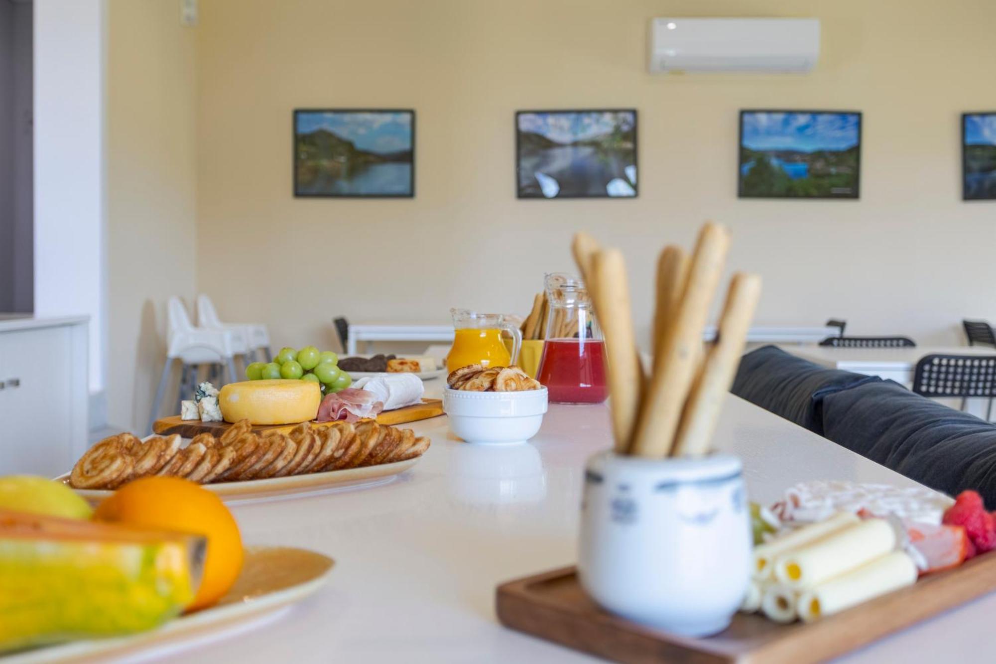 Couette-café Spacious Pool & Douro View By Host Wise Santa Marinha do Zêzere