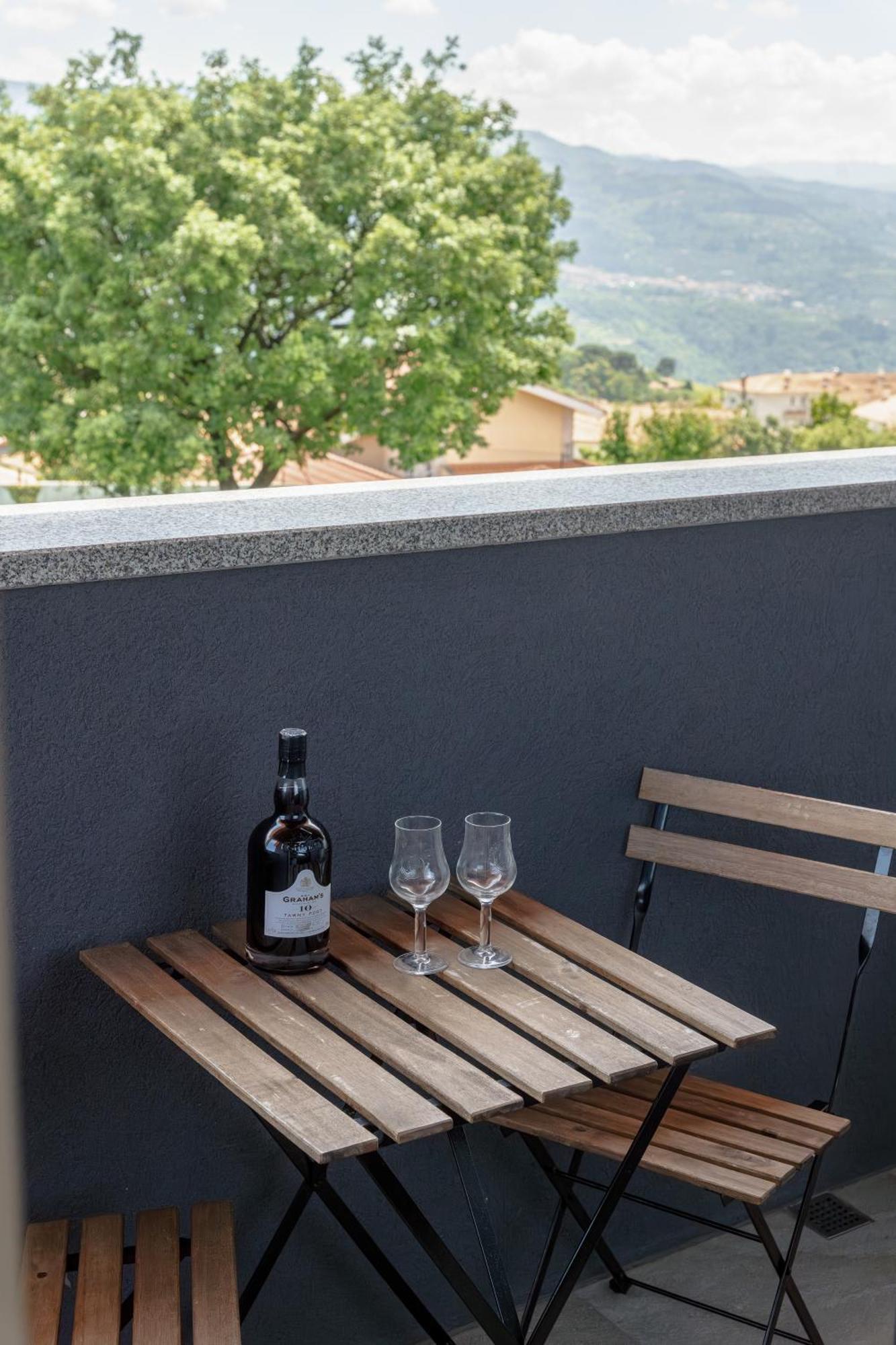 Spacious Pool & Douro View By Host Wise Bed and breakfast Santa Marinha do Zêzere