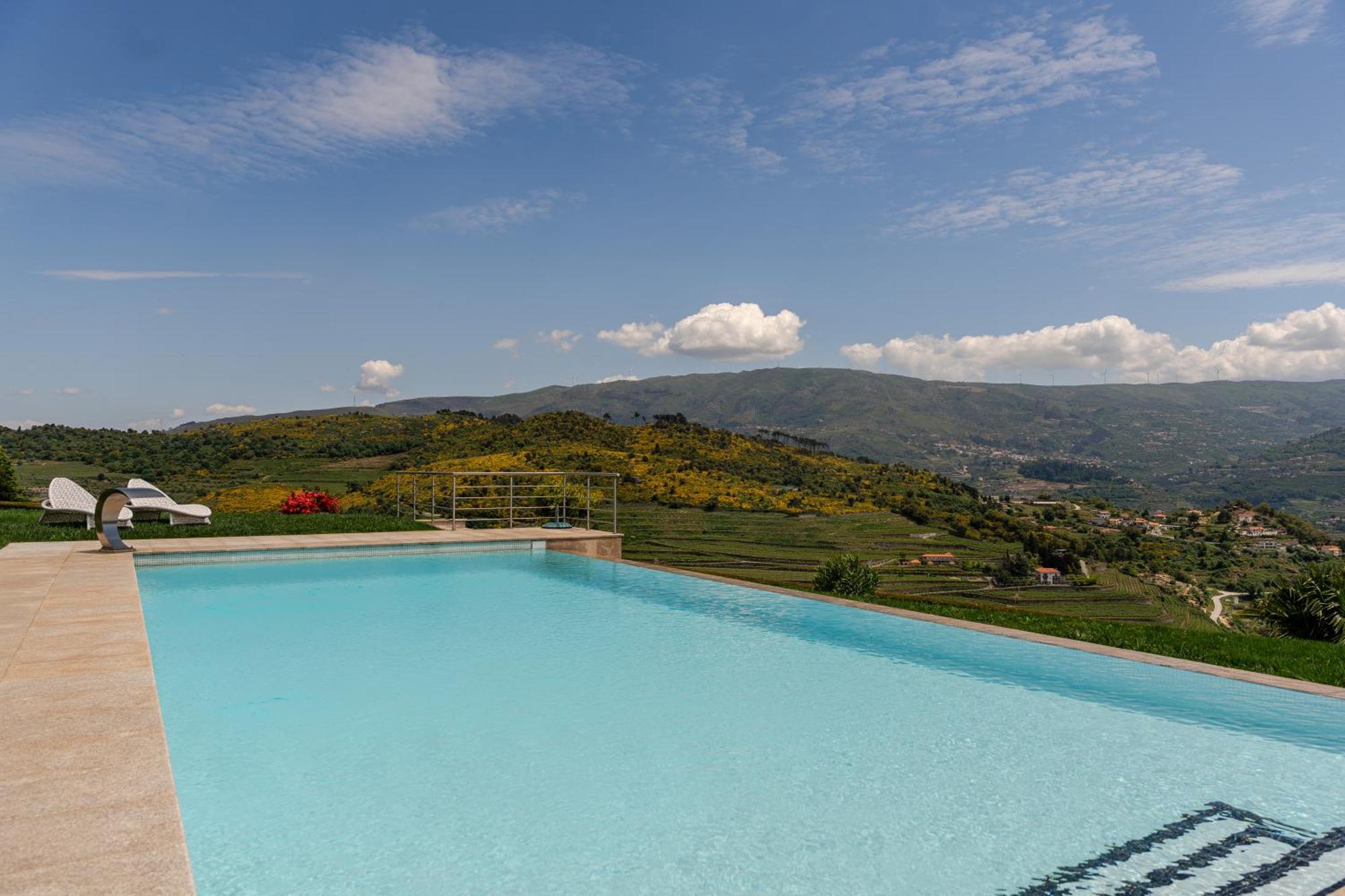 Bed and breakfast Spacious Pool & Douro View By Host Wise Santa Marinha do Zêzere